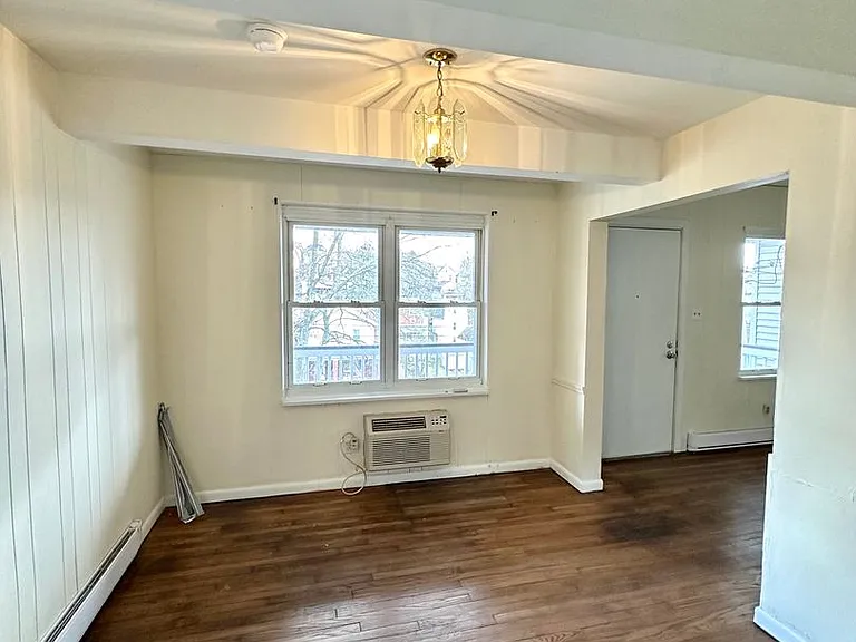1528 Dagmar Ave — Photo 5