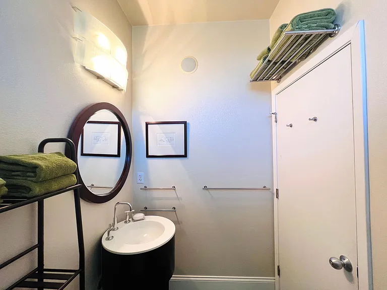 2401 E 6th St #6 — Photo 22
