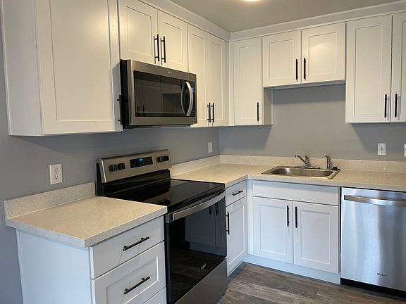 2nd image of 925 18th St NE #D