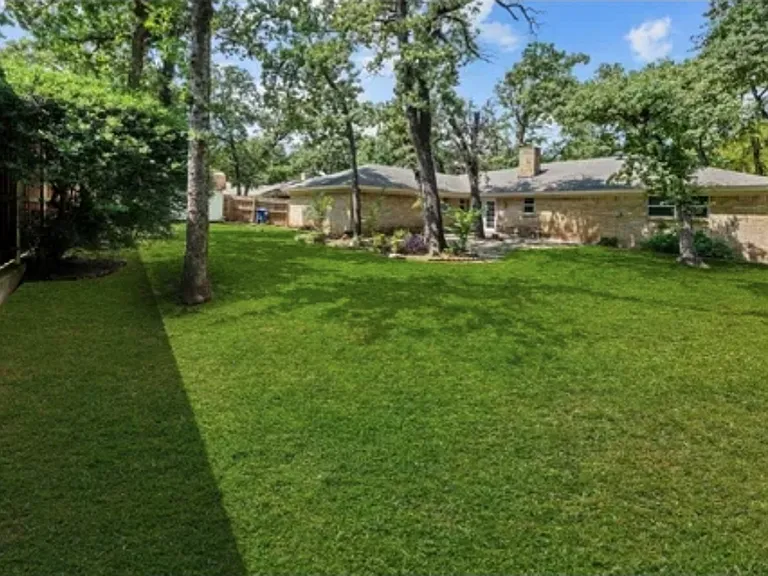 205 W Ash Ln — Photo 25