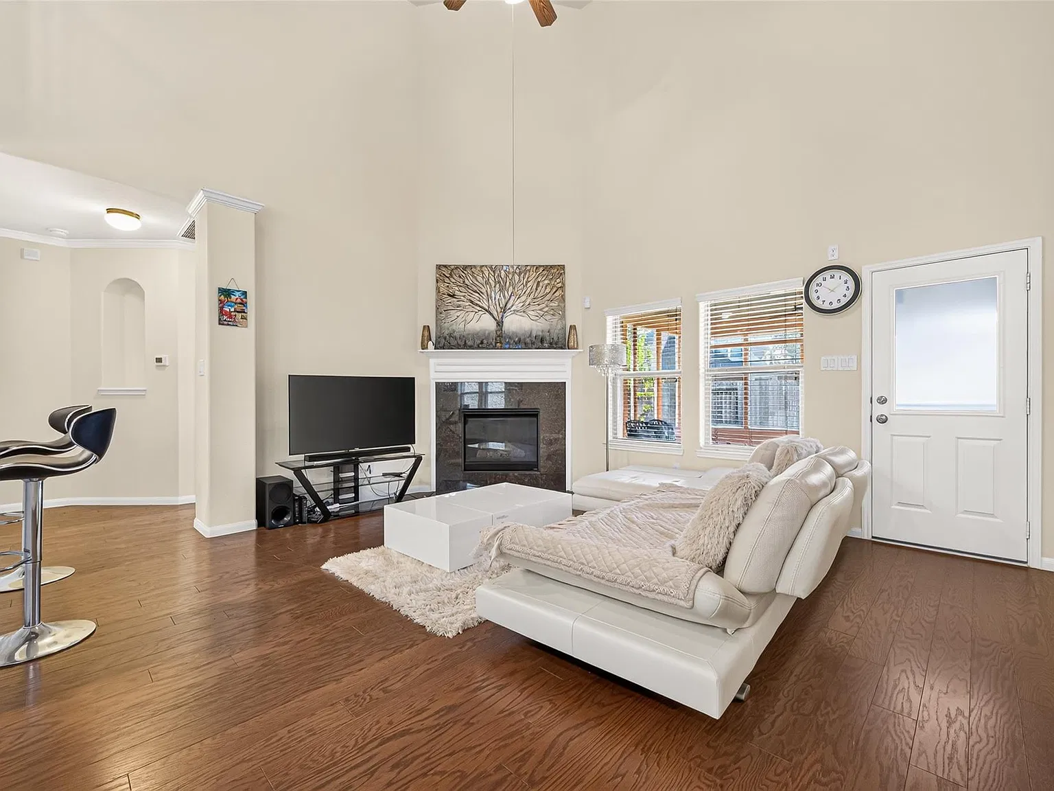 4 bed, 3.5 bath, 3257 sqft, $2,600 — Photo 4