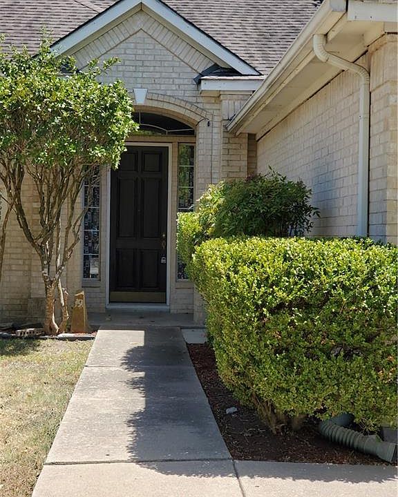 1st image of 17911 Holderness Ln