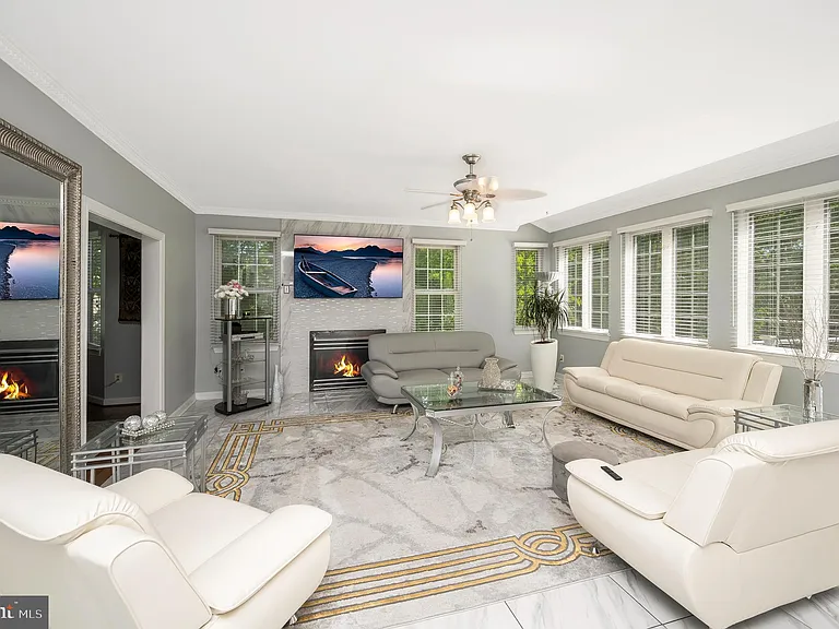 16005 Kings Mountain Rd — Photo 10