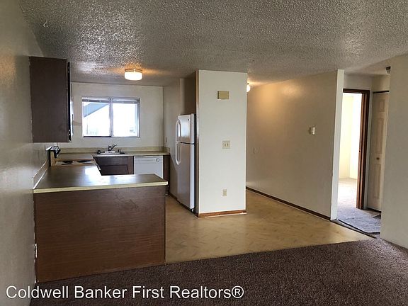 4th image of 1800 Evergreen St APT 37