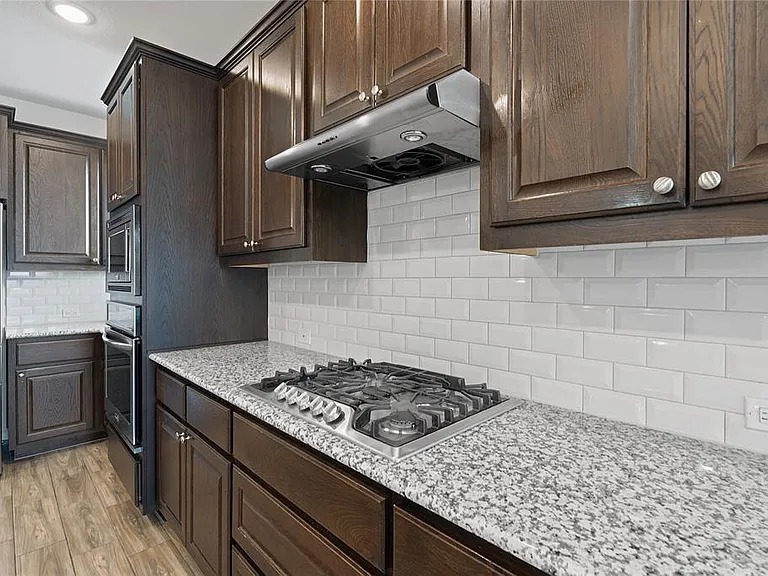2905 Consuelo Way — Photo 10