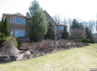 80 Walsh Dr, Mahwah, NJ 07430