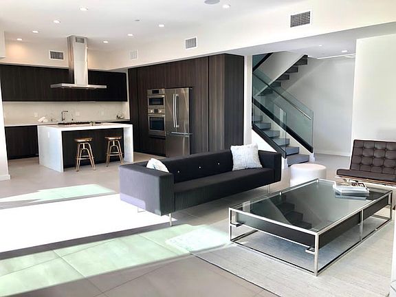 4th image of 556 N Flores St #4
