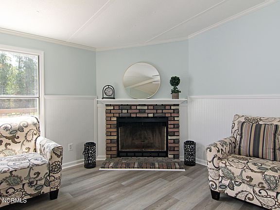 4th image of 4990 Rosalyn Lane NE