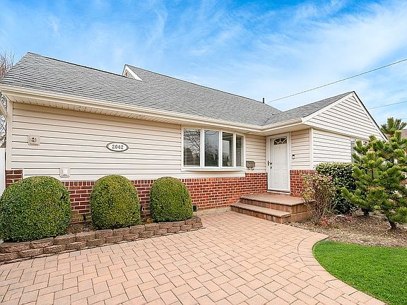 2nd image of 2042 Brook Ln