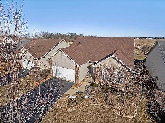 3rd image of 17105 Mendota Dr