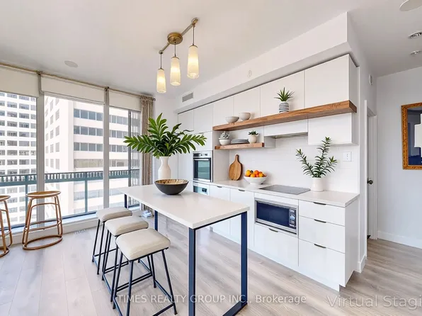 8 Eglinton Ave E #1002, Toronto, ON M4P 0C1