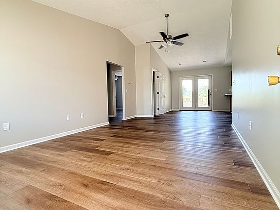 2nd image of 1704 Ashwood Dr APT A