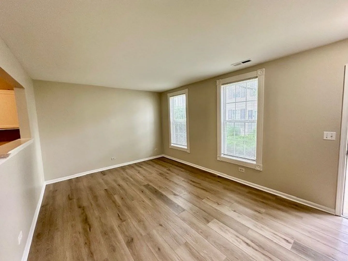 Beautiful 3 bedroom 1.1 Bathroom home — Photo 3