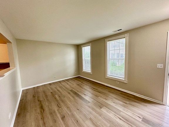3rd image of 1085 Symphony Dr