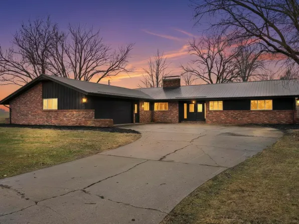 325 Meadowmere Dr, Butler, IN 46721