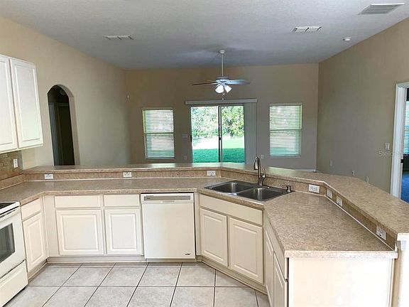 5th image of 27 Laramie Dr