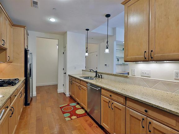 5th image of 7518 Parkdale #103