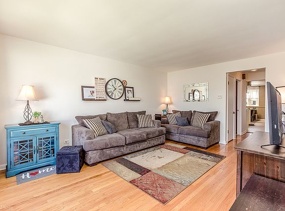 3rd image of 2827 W 100th St