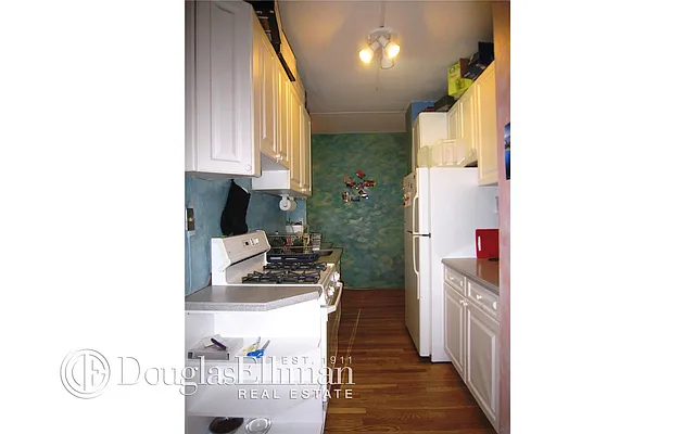 Sold by Douglas Elliman | media 18