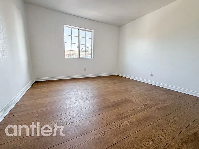 7689 S Main St #M1 — Photo 8