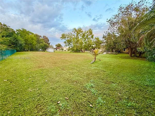 1621 SW 117th Ave — Photo 17