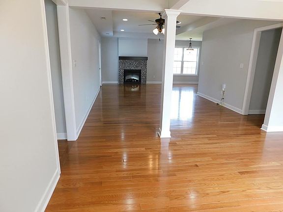 3rd image of 1018 Angelica St