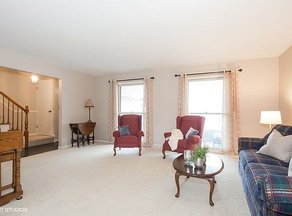 3rd image of 338 Martha Ct