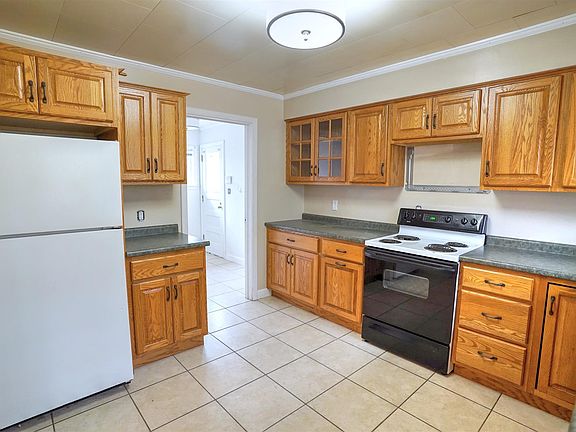4th image of 2220 Berkley Pl