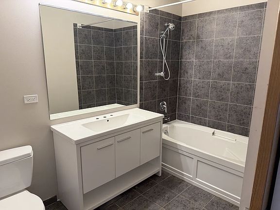 5th image of 1720 S Michigan Ave APT 811