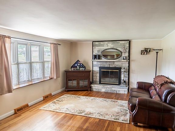 4th image of 140 Fatima Dr
