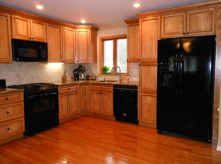 68 Cherokee Ave, West Islip, NY 11795