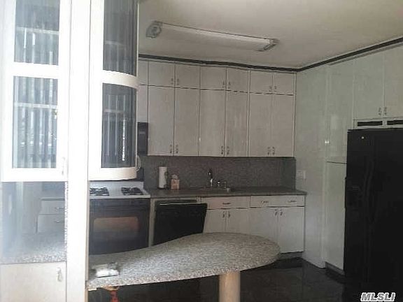 5th image of 164-44 73rd Ave