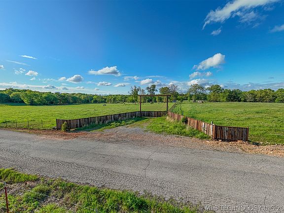 3rd image of 7885 E 590th Rd