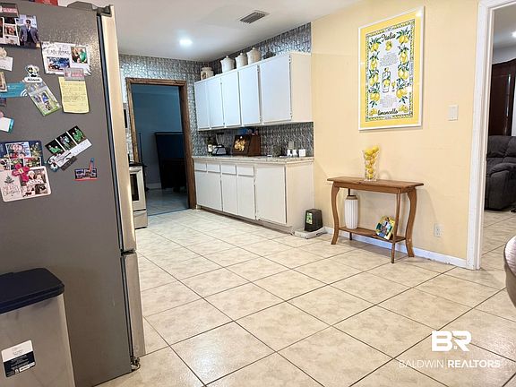 4th image of 7409 Riverwood Dr E