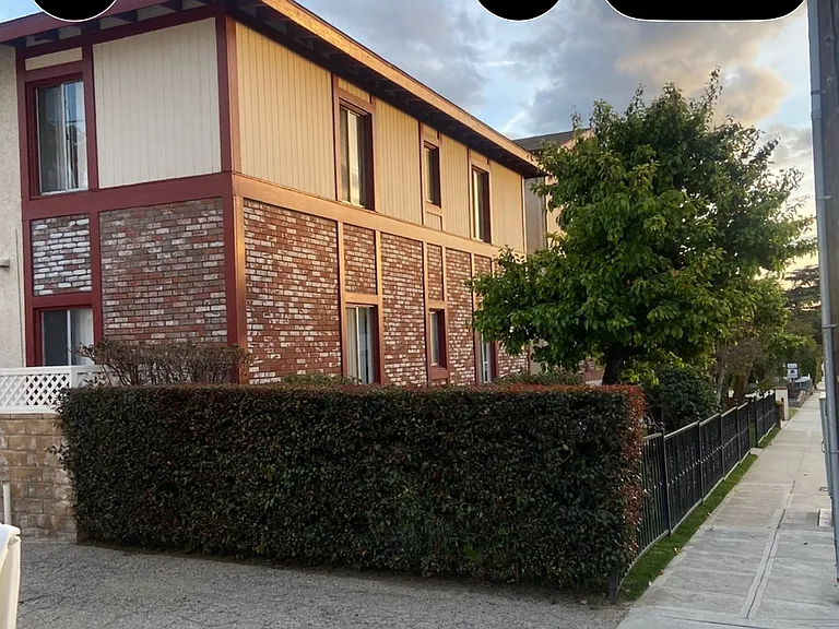 322 E Cedar Ave — Photo 5