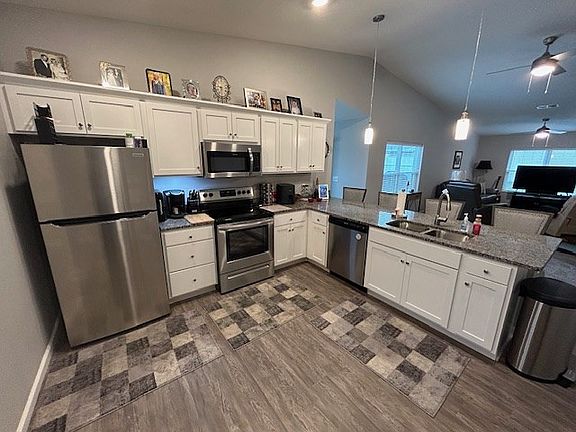 3rd image of 1605 Arrow Dr