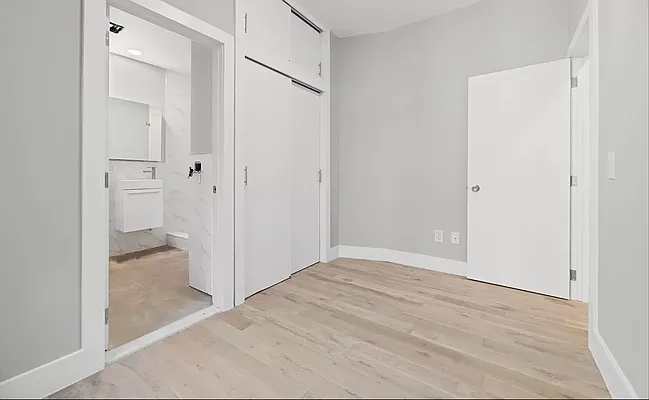 Rented by REAL New York | media 23