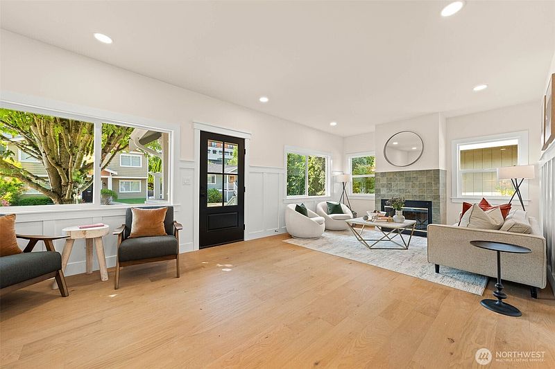 2nd image of 520 30th Avenue E