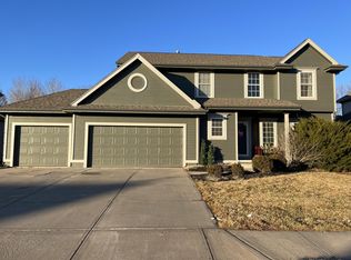 19710 Pine St, Omaha, NE 68130