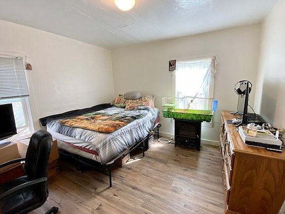 3rd image of 505 E Whitman St