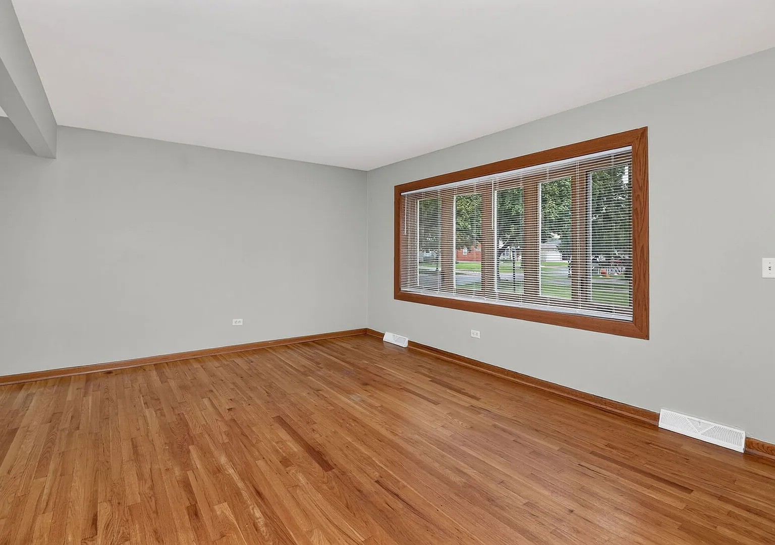 3 bed, 1.5 bath, 1285 sqft, $2,675 — Photo 3