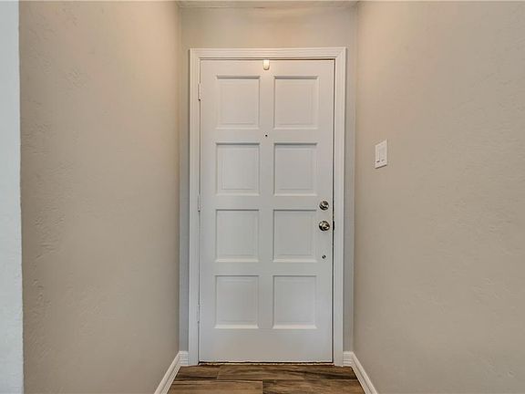 2nd image of 927 Azalia Dr