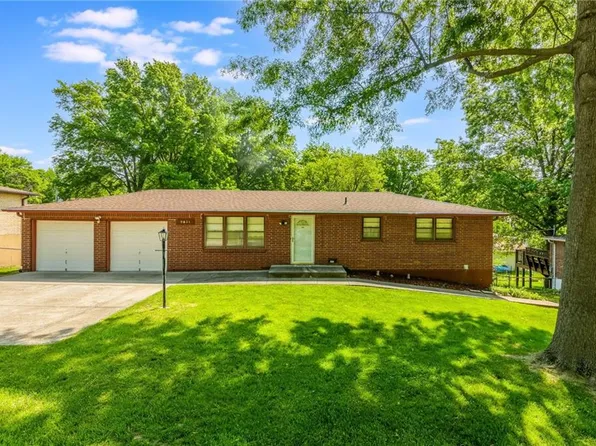 5021 NW Huonker Rd, Kansas City, MO 64151