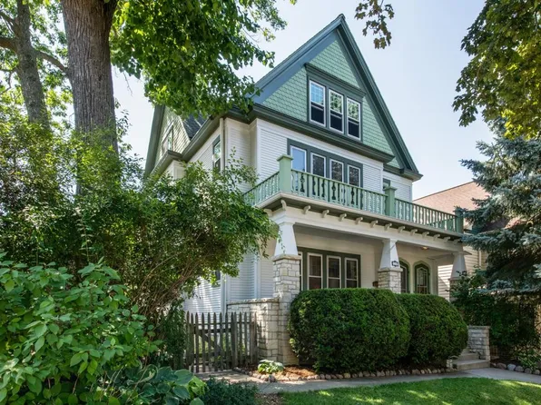 3247 S Delaware Ave, Milwaukee, WI 53207