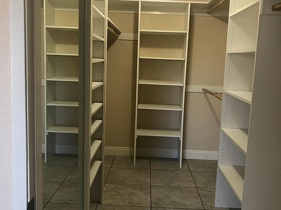 Costumized huge walk in closet with full mirror