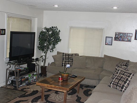 4th image of 580 E Lemon Ave