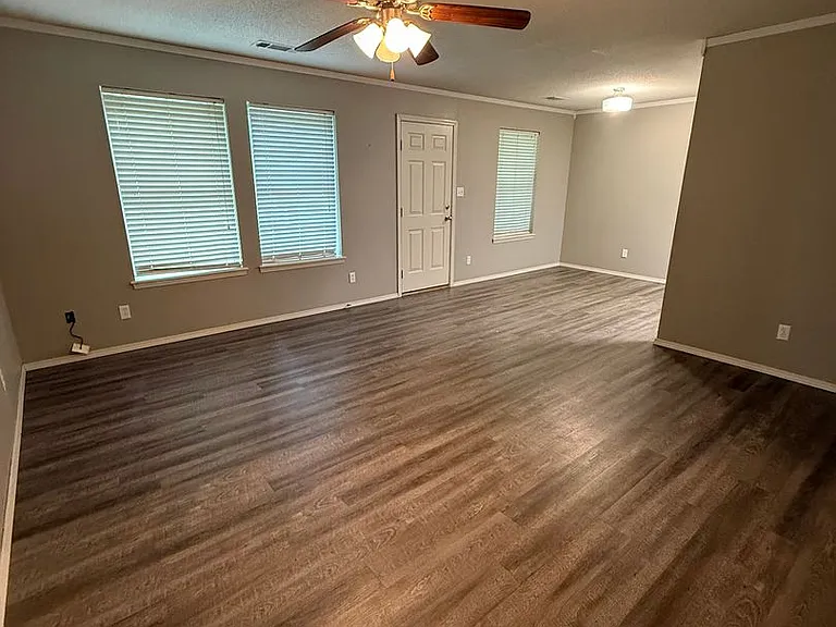 1309 Grand Oak Dr — Photo 2