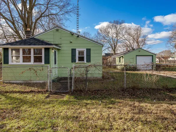 827 Sawyer Rd, Rockford, IL 61109