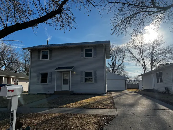 909 26th St N, Fargo, ND 58102