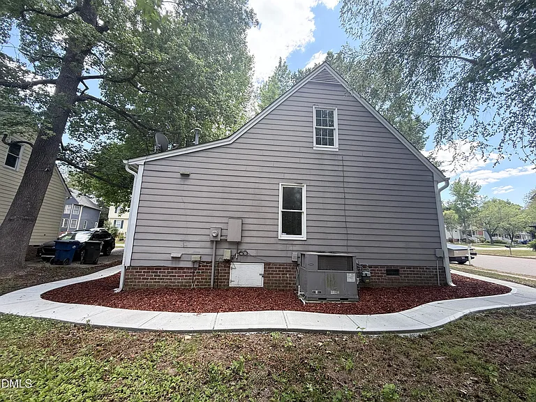 2900 Broadlands Dr — Photo 8